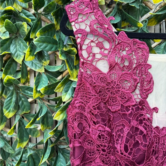 🔹 Lulus Burgundy Lace Illusion Cocktail Dress - Picture 3 of 6